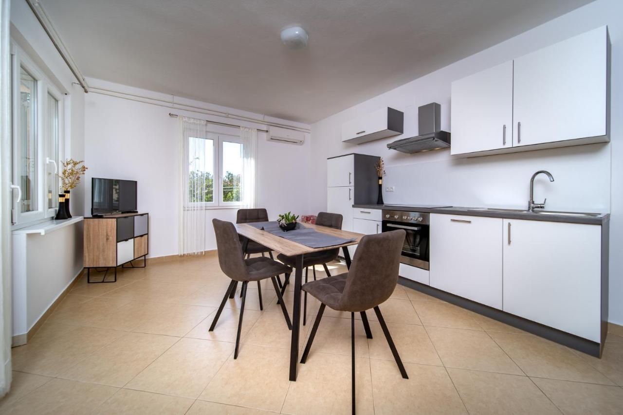 Apartmani Milena Barbat na Rabu エクステリア 写真