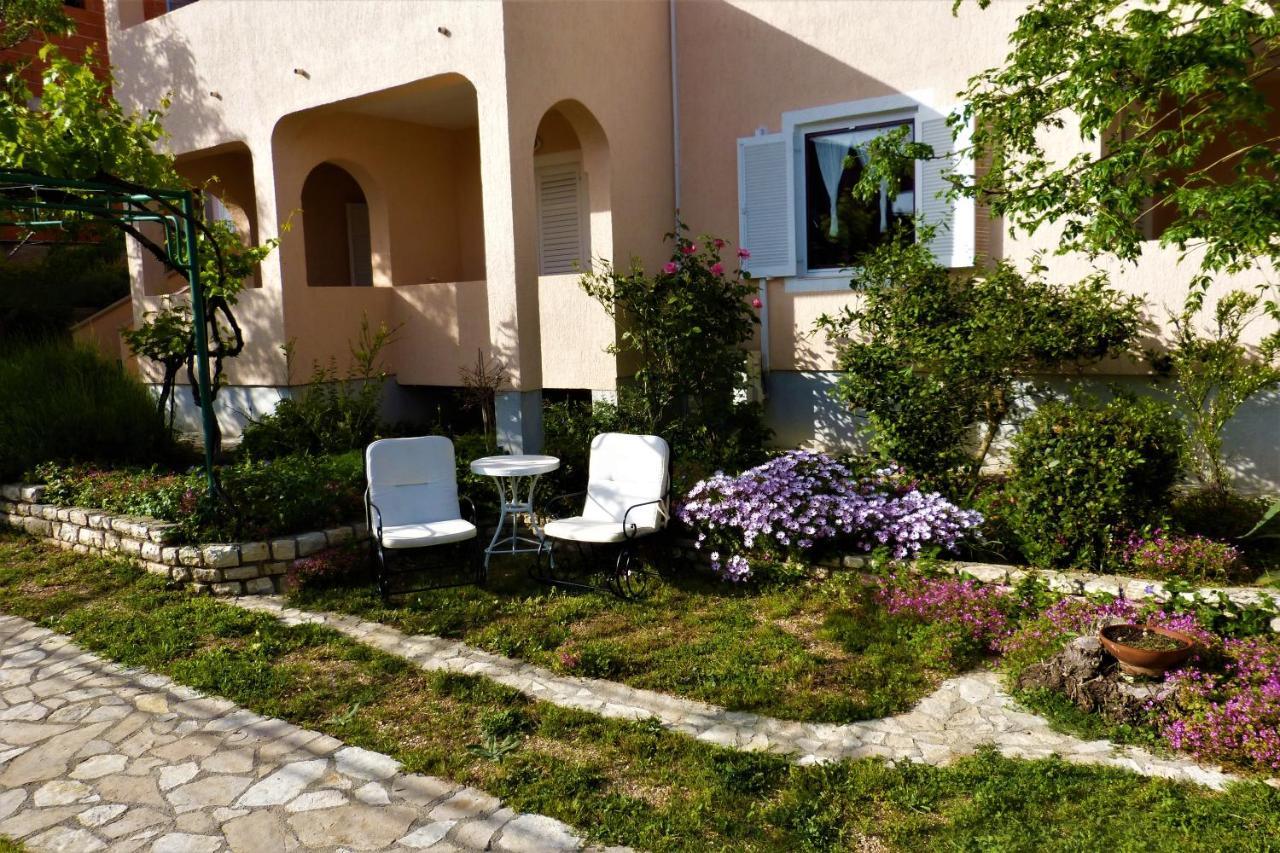 Apartmani Milena Barbat na Rabu エクステリア 写真