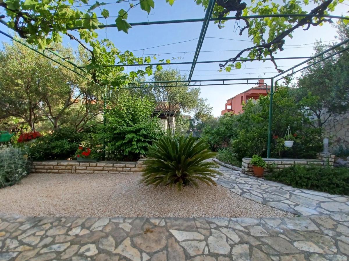 Apartmani Milena Barbat na Rabu エクステリア 写真